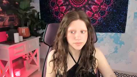 Hey My name is Lida online show from July 18, 9:02 am