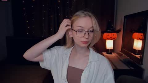 Ann online show from October 29, 7:37 pm