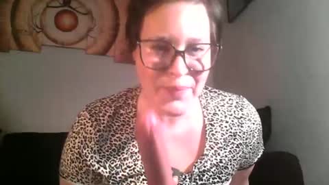Snapshot of life_as_lindz chatting on March 22, 3:54 am life_as_lindz online show from March 22, 3:54 am