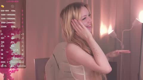 Snapshot of light_babessss chatting on December 14, 2:44 pm Sofia online show from December 14, 2:44 pm