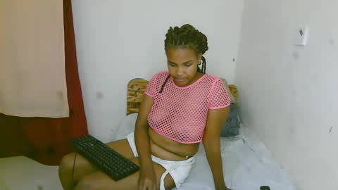 Snapshot of lightskin_maria chatting on June 4, 4:13 pm Maria online show from June 4, 4:13 pm
