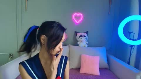 Snapshot of lihnpham chatting on December 3, 3:25 am Lihn Pham online show from December 3, 3:25 am