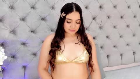 liiabloomm online show from August 2, 4:33 am