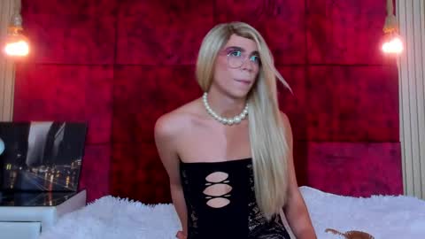 liiacollins online show from October 8, 9:23 pm