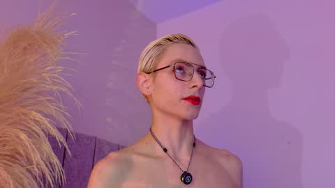 Snapshot of liiamluna chatting on February 23, 9:39 am Liiam Luna online show from February 23, 9:39 am