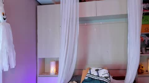         online show from November 1, 11:45 am