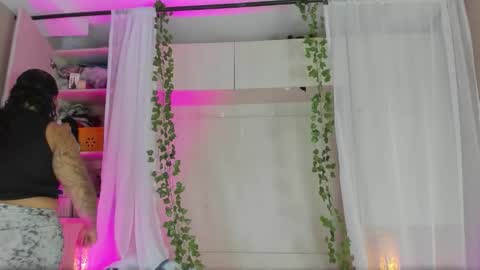         online show from November 17, 11:49 am