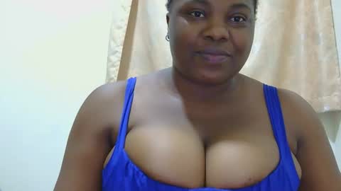 Snapshot of liilcutiee chatting on April 7, 9:26 pm Lily online show from April 7, 9:26 pm