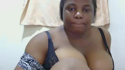 Snapshot of liilcutiee chatting on April 21, 1:42 am Lily online show from April 21, 1:42 am