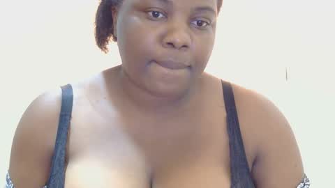 Snapshot of liilcutiee chatting on May 14, 9:27 am Lily online show from May 14, 9:27 am