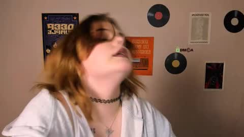 Snapshot of lika_pop chatting on November 17, 7:19 pm lika_pop online show from November 17, 7:19 pm