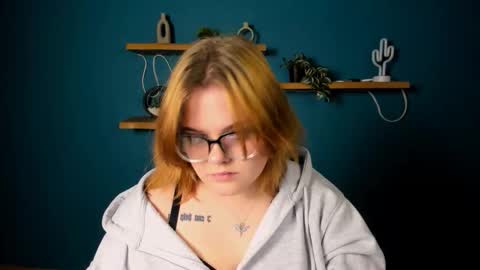 Snapshot of lika_pop chatting on November 24, 7:35 pm lika_pop online show from November 24, 7:35 pm