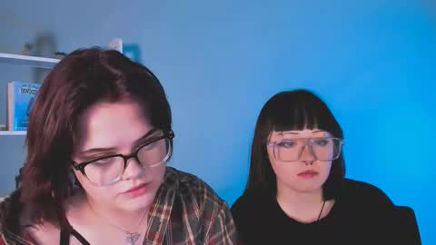 Snapshot of lika_pop chatting on December 5, 8:05 pm lika_pop online show from December 5, 8:05 pm