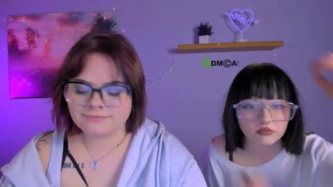 Snapshot of lika_pop chatting on December 13, 7:53 pm lika_pop online show from December 13, 7:53 pm