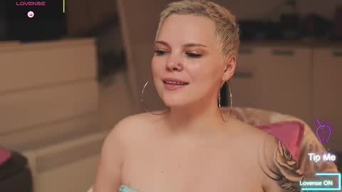 likaaberry online show from November 7, 5:18 am