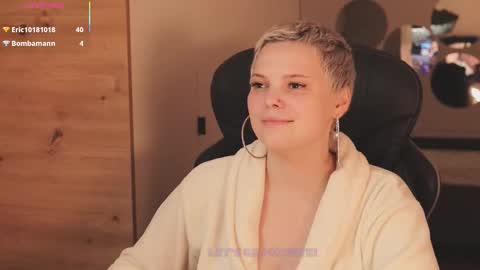 likaaberry online show from November 29, 11:08 pm