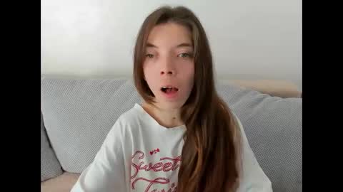 Snapshot of likaaeiston1 chatting on March 12, 6:52 am likaaeiston1 online show from March 12, 6:52 am