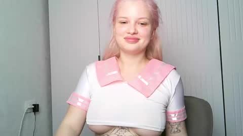 Snapshot of like_sun chatting on June 15, 7:05 pm Call me Anna online show from June 15, 7:05 pm