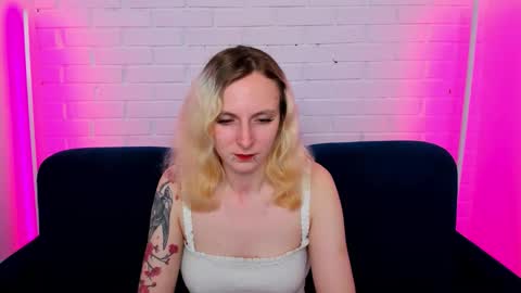 Snapshot of likilip chatting on November 7, 1:27 am likilip online show from November 7, 1:27 am