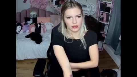 Lil Bunny online show from December 2, 3:37 am