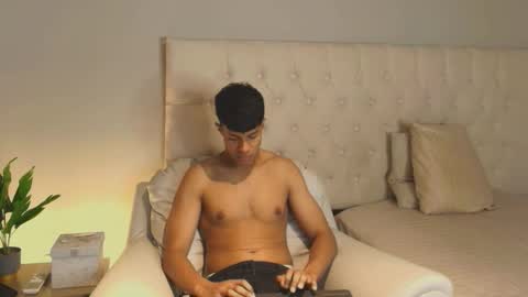 lil online show from January 10, 6:53 pm