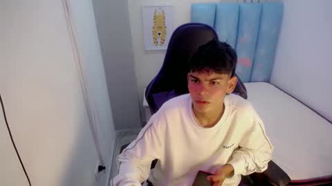 Snapshot of lil_babyyy_ chatting on December 1, 3:11 am LIAM online show from December 1, 3:11 am