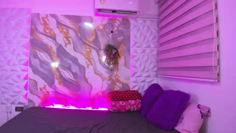 daphne and stuart online show from December 4, 11:46 pm