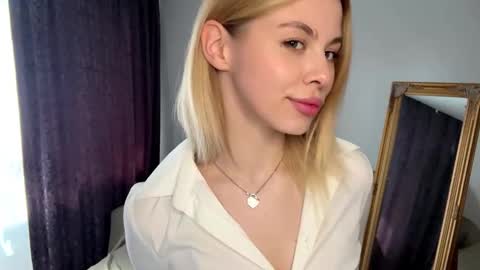 Snapshot of lil_elisa chatting on September 12, 11:21 am Elisa online show from September 12, 11:21 am
