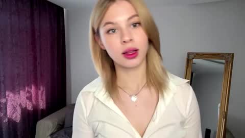 Snapshot of lil_elisa chatting on September 17, 10:06 am Elisa online show from September 17, 10:06 am