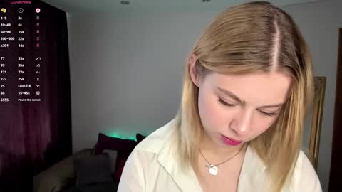 Snapshot of lil_elisa chatting on September 19, 11:00 am Elisa online show from September 19, 11:00 am