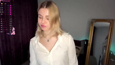 Elisa  online show from September 22, 11:01 am