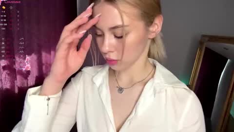 Elisa  online show from September 24, 11:02 am