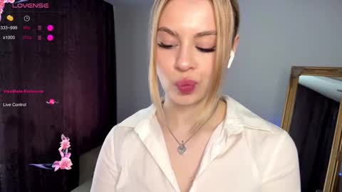 Elisa  online show from October 9, 9:51 am