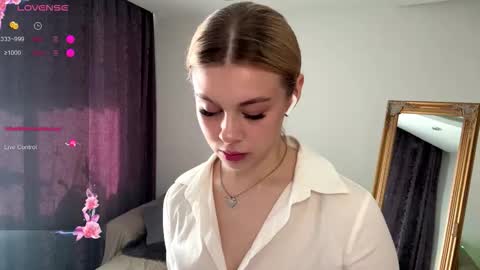 Elisa  online show from October 10, 10:14 am