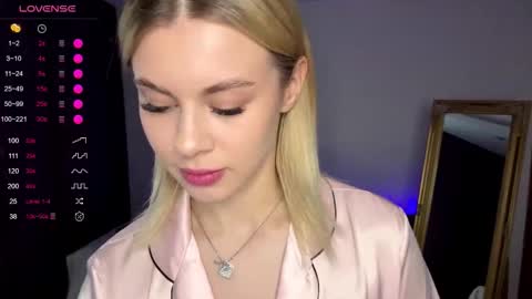 Elisa  online show from October 15, 9:42 am