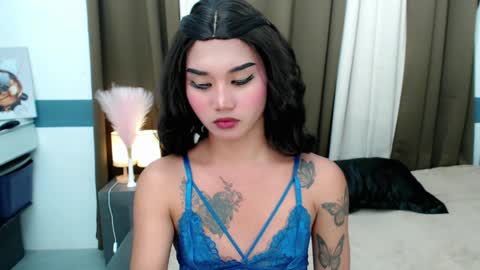 LILY online show from April 8, 6:19 pm