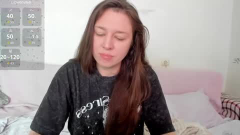 Snapshot of lil_foxy999 chatting on April 14, 6:30 am Alisa online show from April 14, 6:30 am