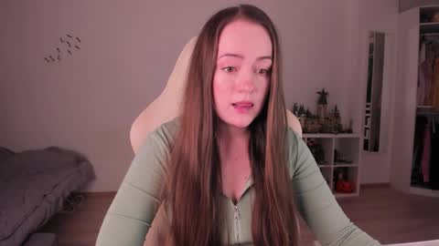 Snapshot of lil_happiness chatting on December 2, 4:57 pm for free registration 3 online show from December 2, 4:57 pm