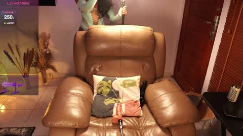 Snapshot of lil_kxx chatting on April 20, 2:25 am Miss K online show from April 20, 2:25 am