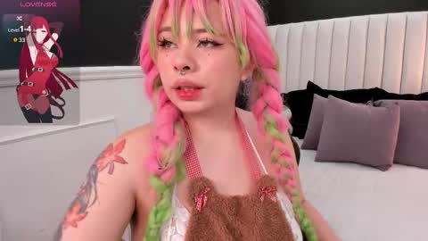 Snapshot of lil_la_skye chatting on March 23, 1:59 pm Lila online show from March 23, 1:59 pm