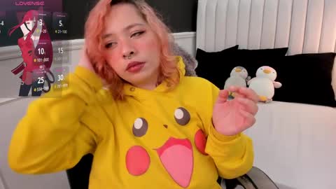 Snapshot of lil_la_skye chatting on March 26, 12:22 pm Lila online show from March 26, 12:22 pm
