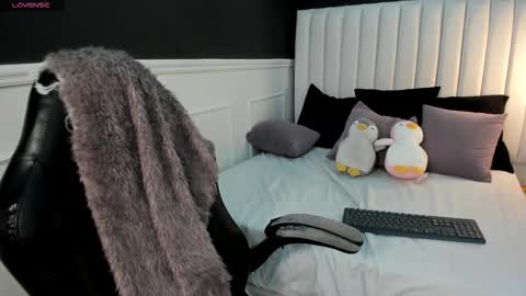 Snapshot of lil_la_skye chatting on March 27, 5:12 pm Lila online show from March 27, 5:12 pm