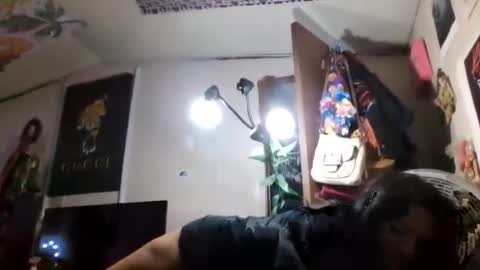 Snapshot of lil_luluvert chatting on July 19, 7:34 am lil_luluvert online show from July 19, 7:34 am