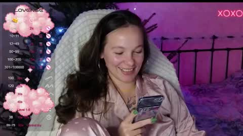 Snapshot of lil_luna_x chatting on December 26, 2:27 pm little moon online show from December 26, 2:27 pm