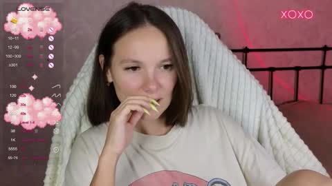 Snapshot of lil_luna_x chatting on September 21, 9:27 pm little moon online show from September 21, 9:27 pm