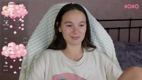 Snapshot of lil_luna_x chatting on October 8, 9:23 pm little moon online show from October 8, 9:23 pm