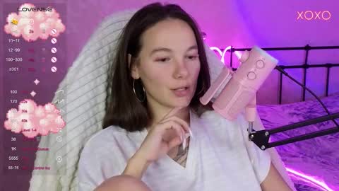 Snapshot of lil_luna_x chatting on October 11, 7:01 pm little moon online show from October 11, 7:01 pm