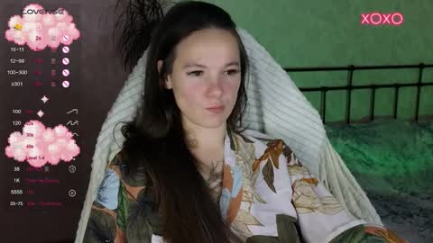 Snapshot of lil_luna_x chatting on November 12, 8:41 pm little moon online show from November 12, 8:41 pm