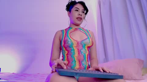 Snapshot of lil_swaay chatting on July 27, 4:03 pm Lola online show from July 27, 4:03 pm