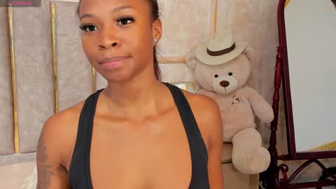 lila bailey  online show from December 4, 8:29 pm